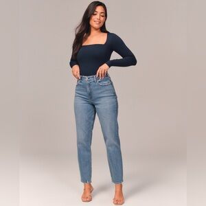 Abercrombie & Fitch - Curve Love High Rise Mom Jean - Medium Wash - Size 28 R